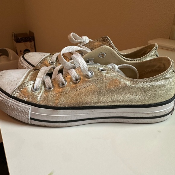 Women’s converse size 7 - Picture 5 of 5